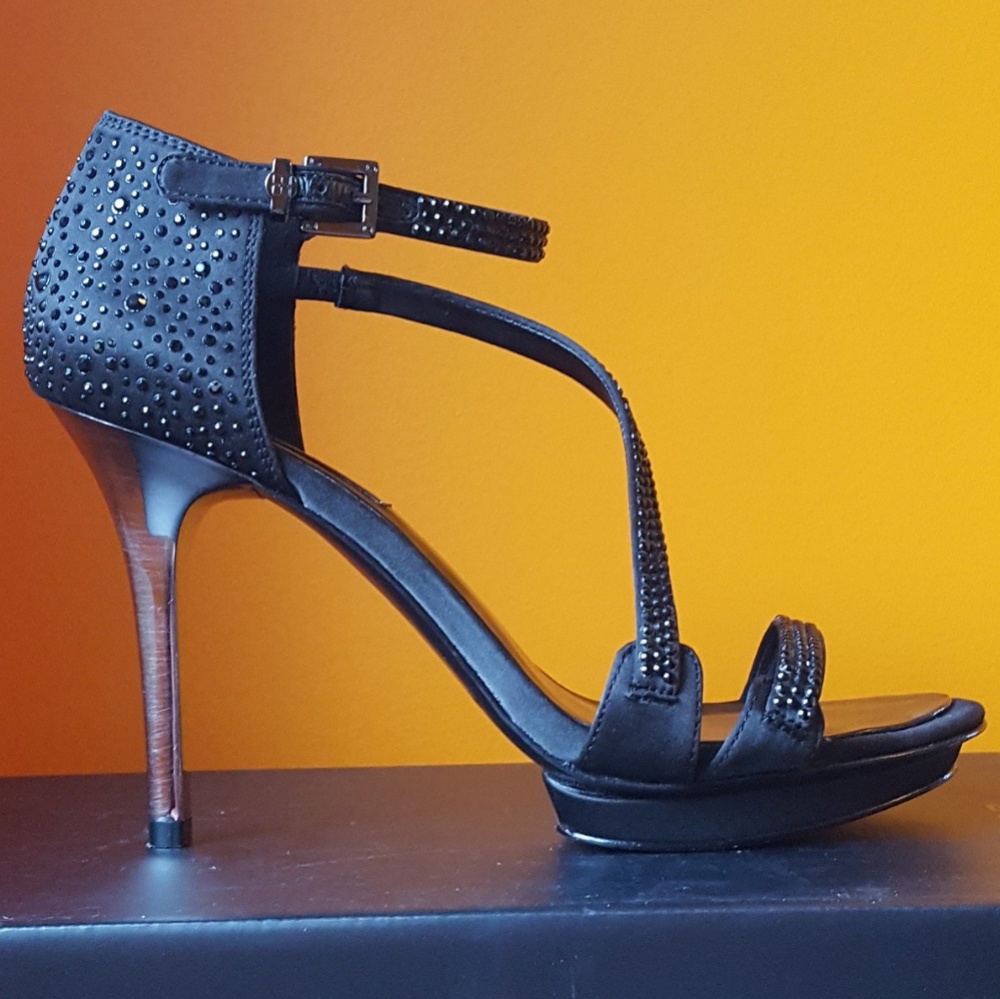 BCBGMAXAZRIA STRAPPY HEELS